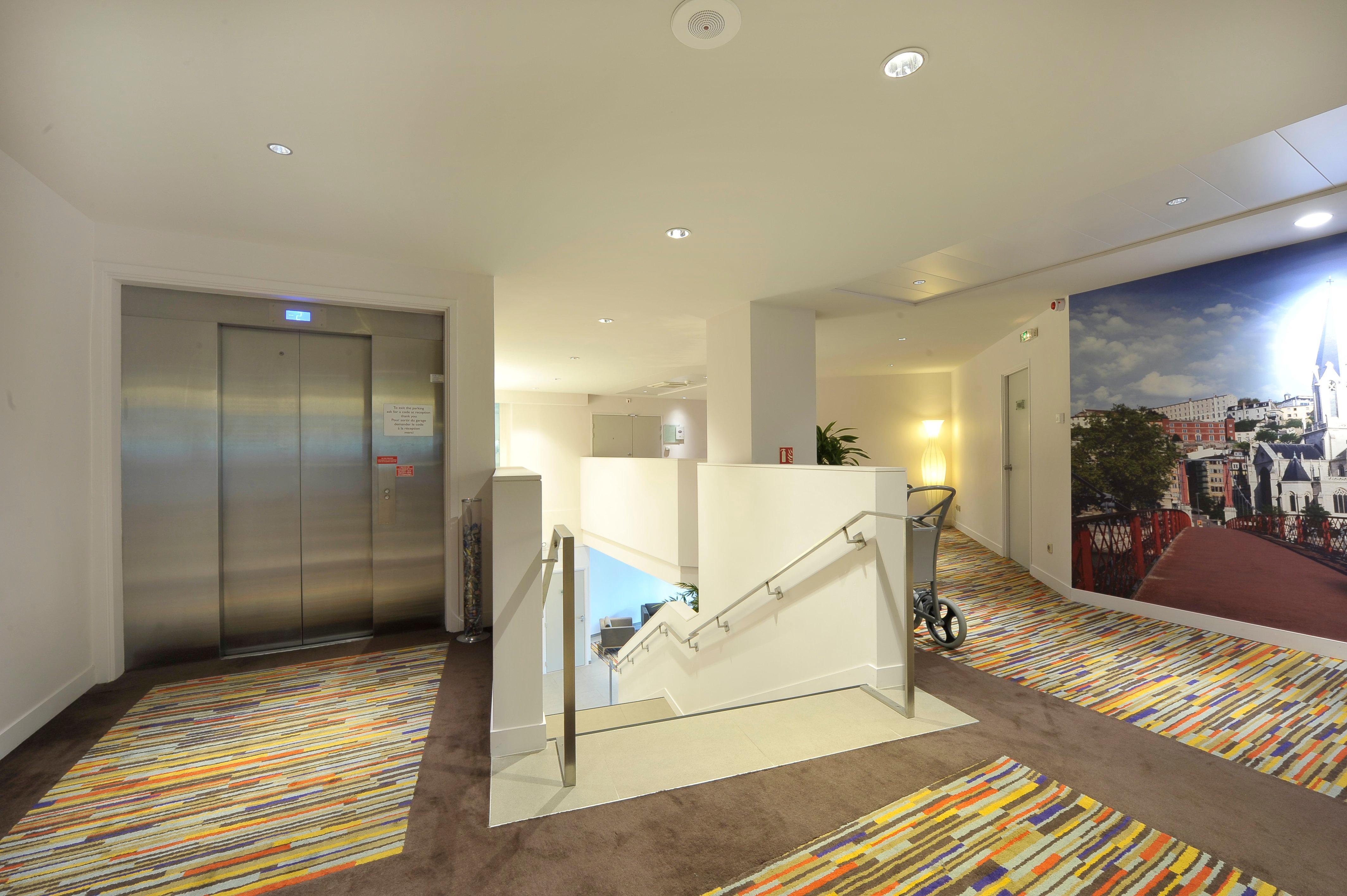 טאסן-לה-דמי-לון Holiday Inn Lyon Vaise By Ihg מראה חיצוני תמונה